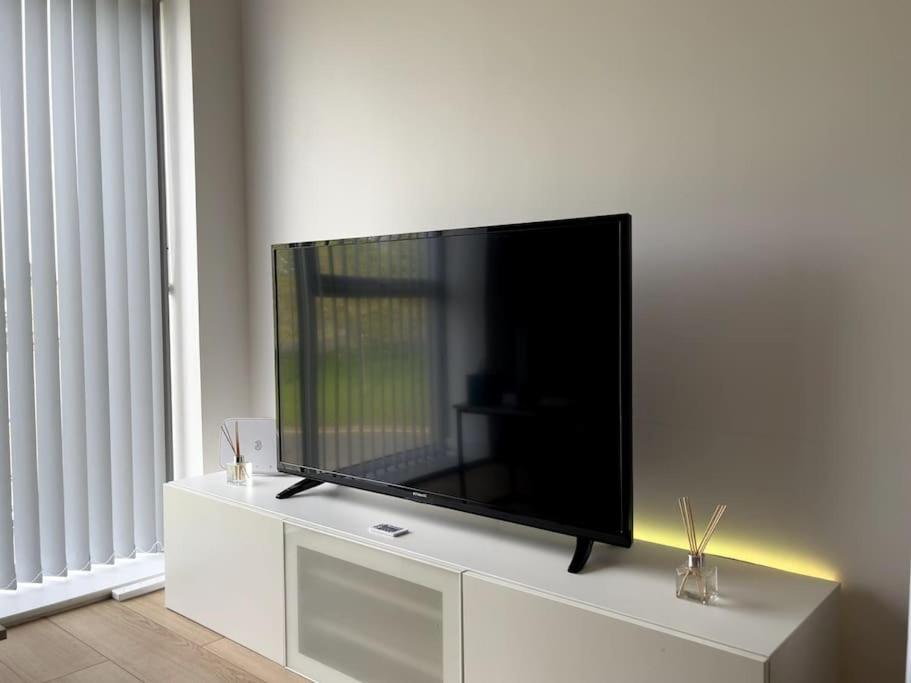 Modern 1 Bedroom Serviced Apartment - Near City Centre Донкастер Екстер'єр фото