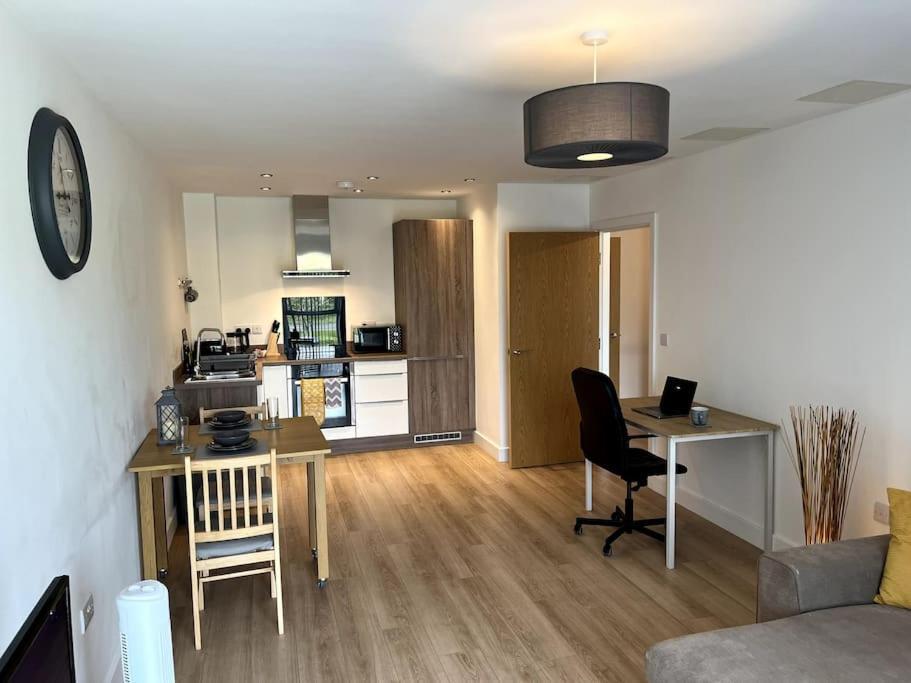 Modern 1 Bedroom Serviced Apartment - Near City Centre Донкастер Екстер'єр фото